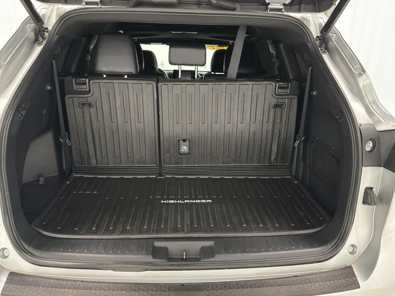 2021 Toyota Highlander XSE photo 9