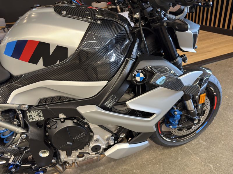 2025 BMW M 1000 R - WHITE ALUMINUM METALLIC MATTE  