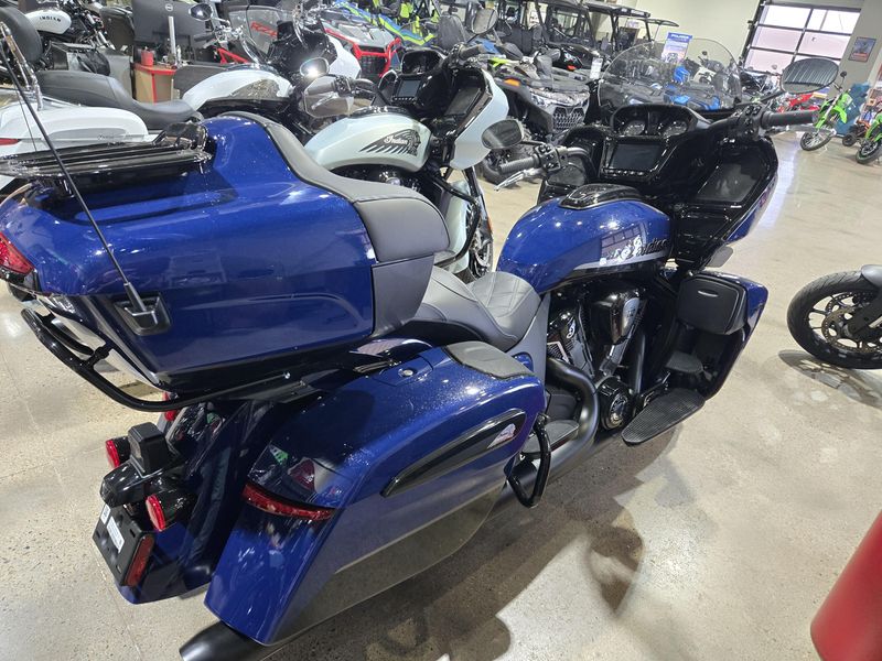 New 2025 Indian Motorcycle PURSUIT DARK HORSE 112  RA 49ST BLACK METALLIC VIVID CRYSTAL W SPRINGFIELD BLUE Image 8