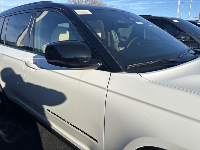 New 2025 Jeep Grand Cherokee L Limited 4x4Image 5