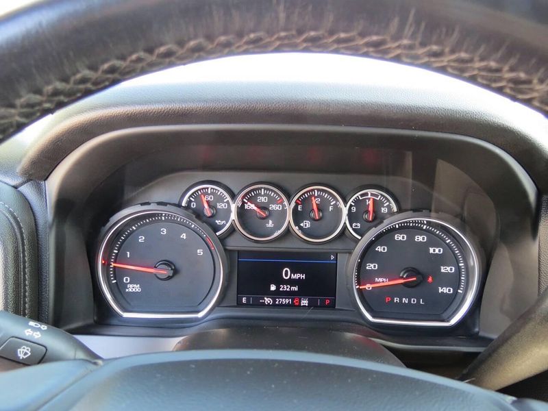 Used 2022 Chevrolet Silverado 2500HD LT 4x4 4dr Crew Cab SBImage 16