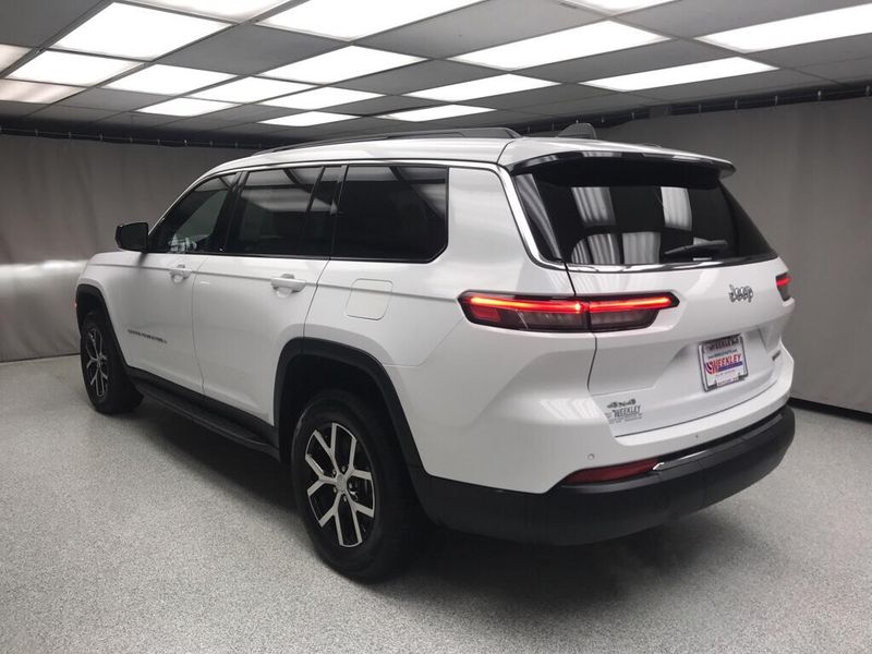 Used 2025 Jeep Grand Cherokee L LimitedImage 11