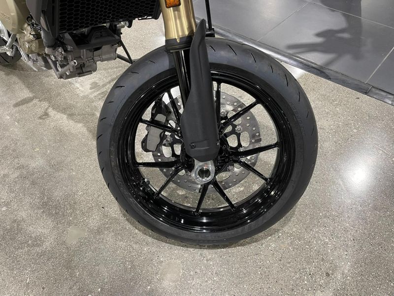 New 2025 Ducati HYPERMOTARD 698 Image 18