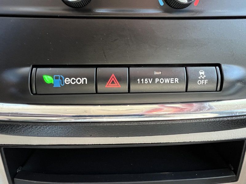 2015 Dodge Grand Caravan SXT photo 23