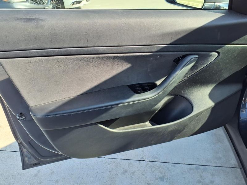 2020 Tesla Model 3 Standard Range PlusImage 18