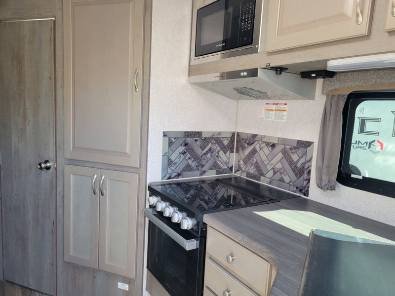 New 2026 ARCTIC FOX 992 Image 4