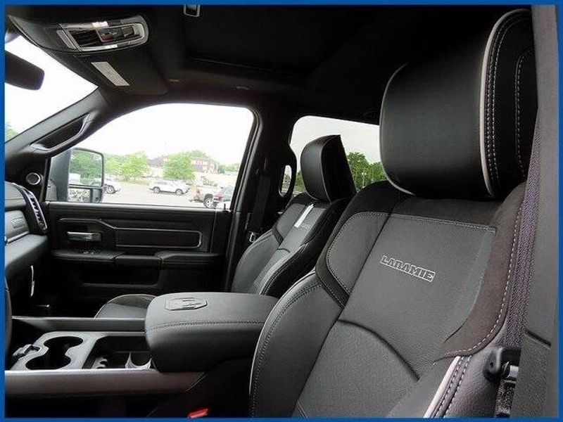 2025 RAM 2500 LaramieImage 15