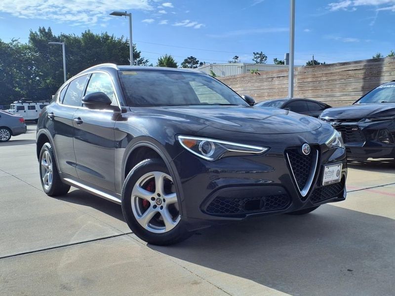 2018 Alfa Romeo Stelvio Image 1