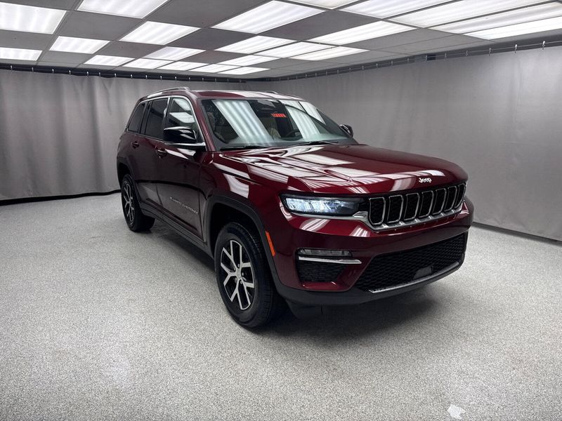 2025 Jeep Grand Cherokee Limited 4x4Image 4