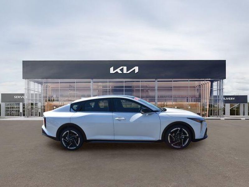 New 2026 Kia K4 GT-LineImage 2