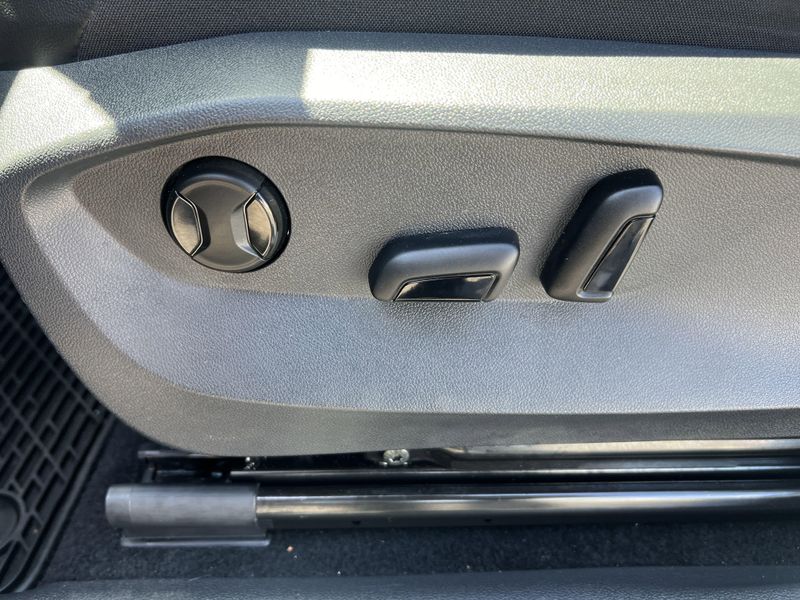 2022 Volkswagen Tiguan SEImage 8