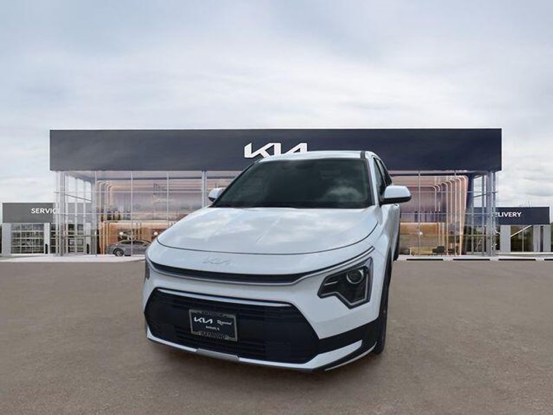 New 2026 Kia Niro LXImage 8