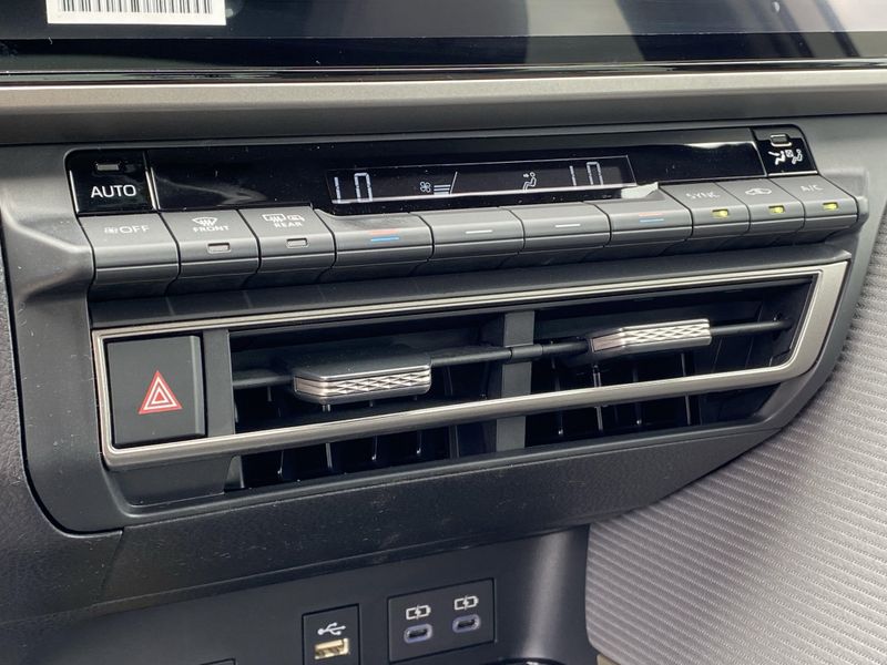 2025 Toyota Camry Image 17