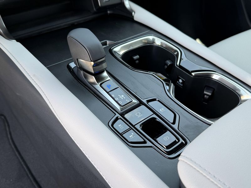 2025 Lexus RX Image 24