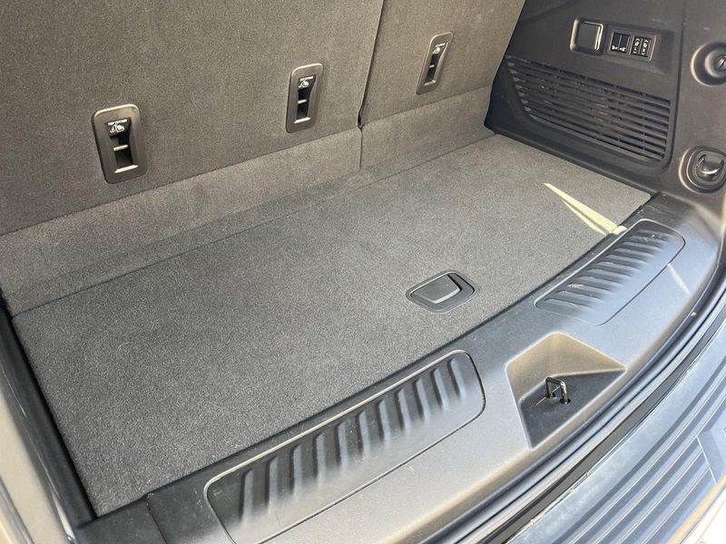 2023 Gmc Yukon SLT photo 43