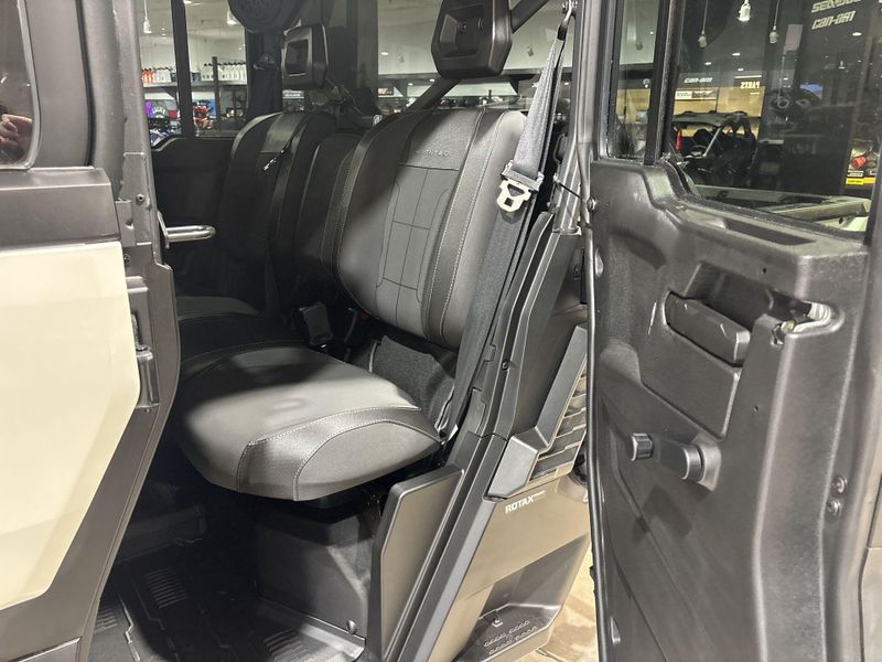 New 2027 Can-Am DEFENDER MAX LIMITED CAB HD11 Image 37