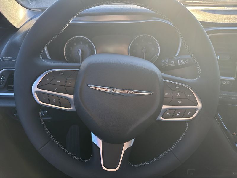 New 2026 Chrysler Pacifica SelectImage 25