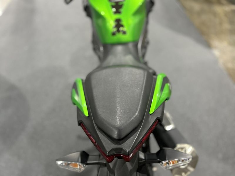 Used 2024 Kawasaki Z500 ABS Image 3