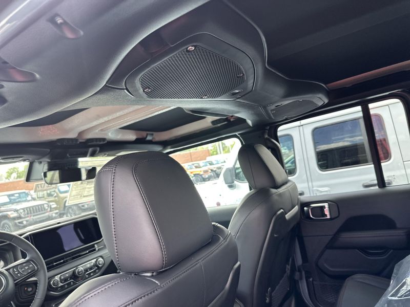 New 2025 Jeep Gladiator Rubicon X 4x4Image 18