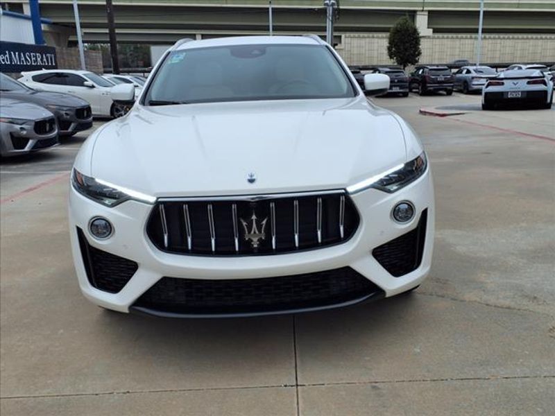 2022 Maserati Levante GTImage 11