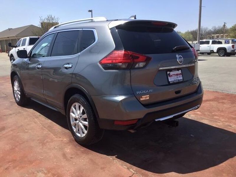 2017 Nissan Rogue SVImage 3