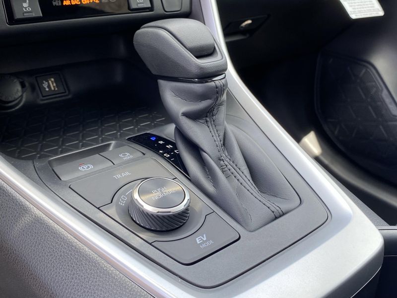 New 2025 Toyota RAV4 Hybrid XLEImage 18