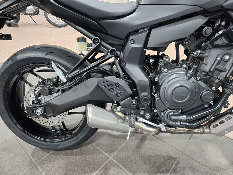 2025 Yamaha MT07 MATTE CHARCOAL BLACK Image 18