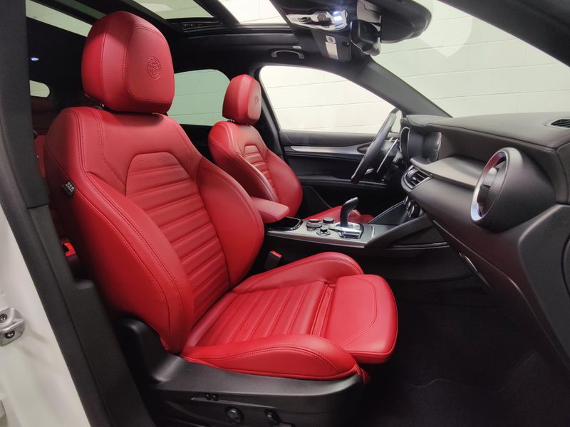 Used 2024 Alfa Romeo Stelvio Veloce AWD Premium w/Sunroof/NavImage 5
