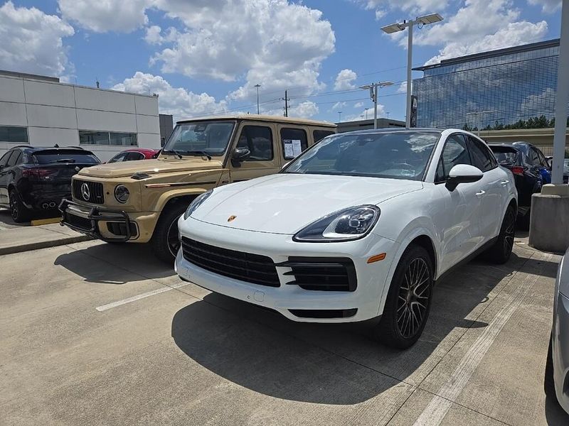 2022 Porsche Cayenne Coupe BaseImage 1