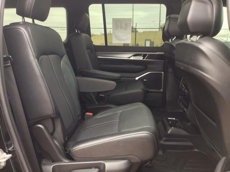 2023 Jeep Wagoneer Series IIImage 17