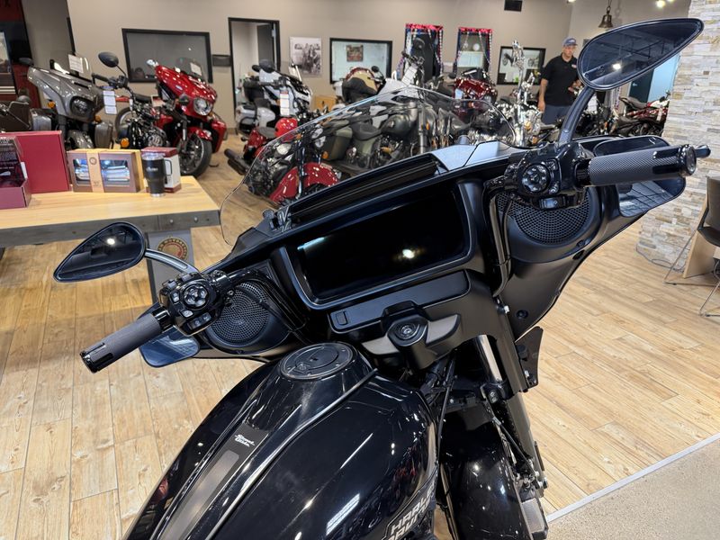 USED 2024 HARLEY STREET GLIDE Image 12