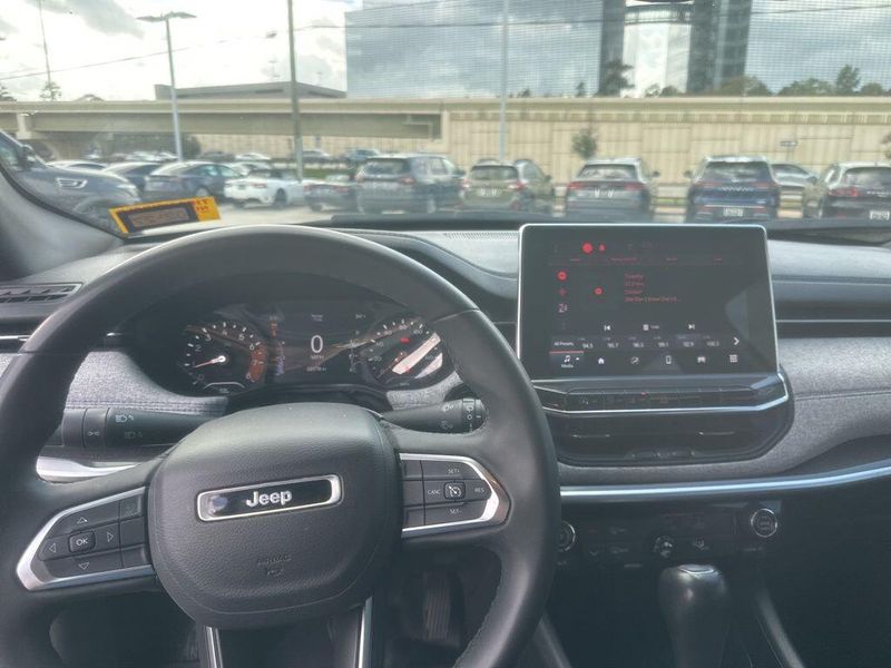 Used 2023 Jeep Compass LatitudeImage 10