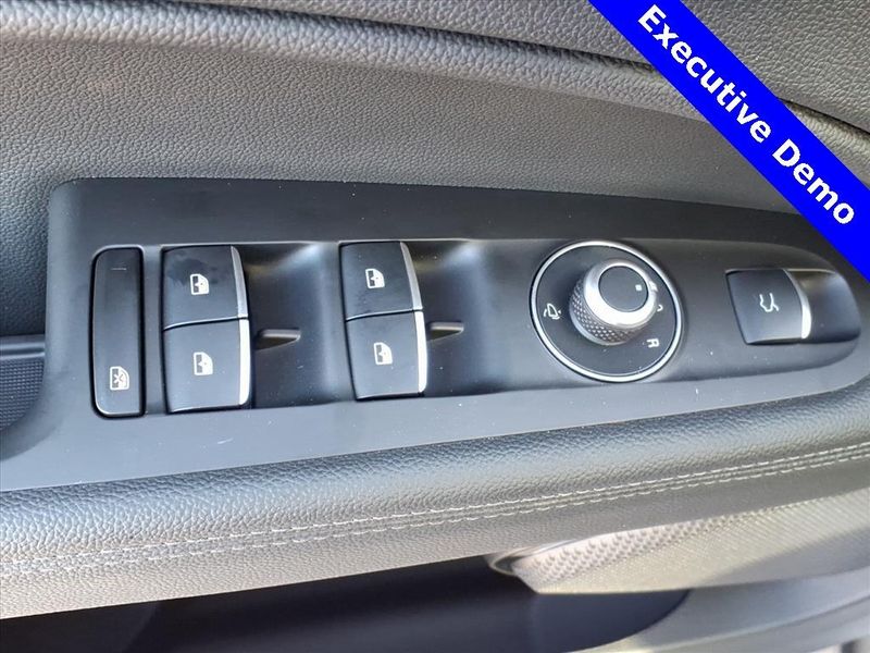 New 2025 Alfa Romeo Stelvio AWDImage 17