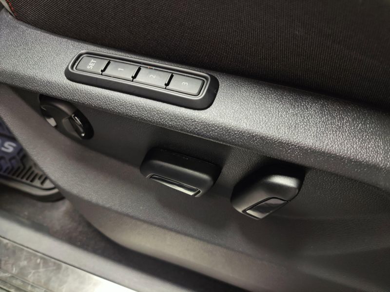 Used 2024 Volkswagen Atlas AWD Peak Edition SEL w/Sunroof/NavImage 18