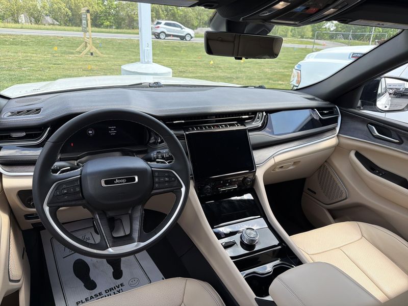 Used 2023 Jeep Grand Cherokee LimitedImage 20