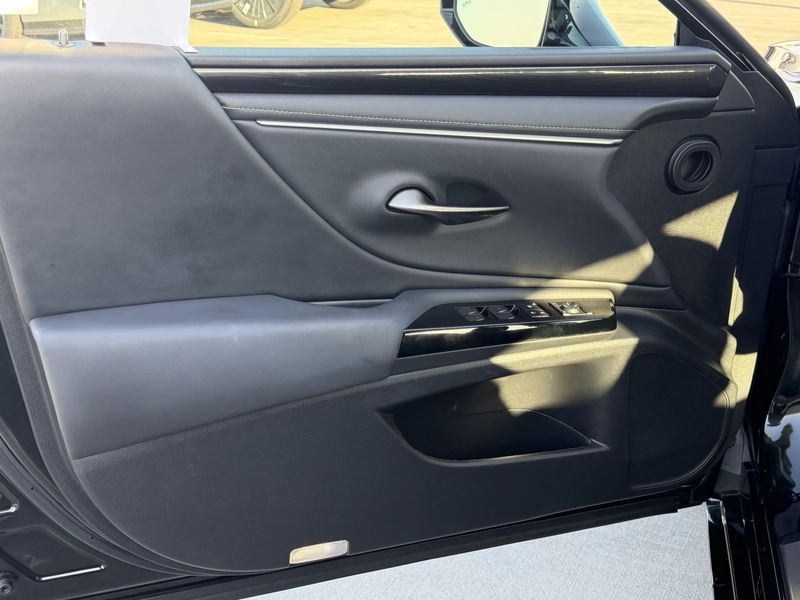 Used 2024 Lexus ES 350Image 18