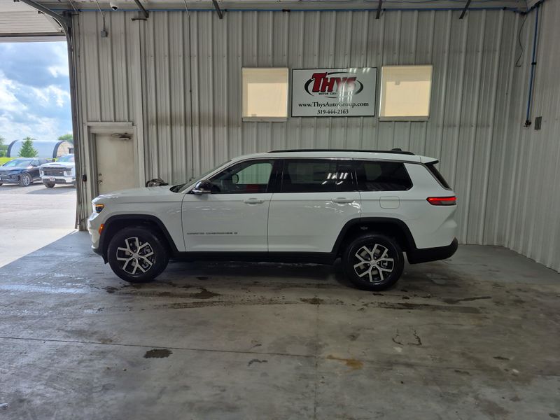 New 2025 Jeep Grand Cherokee L Limited 4x4Image 19