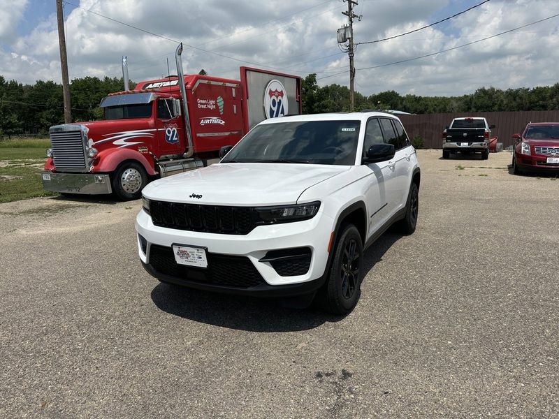 2024 Jeep Grand Cherokee Altitude X 4x4Image 4