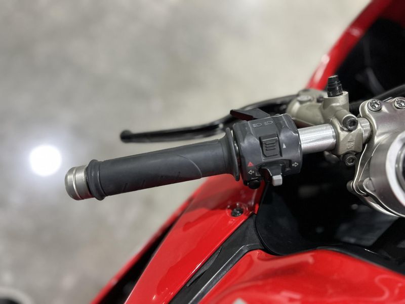 Used 2018 Ducati PANIGALE 959 Image 9