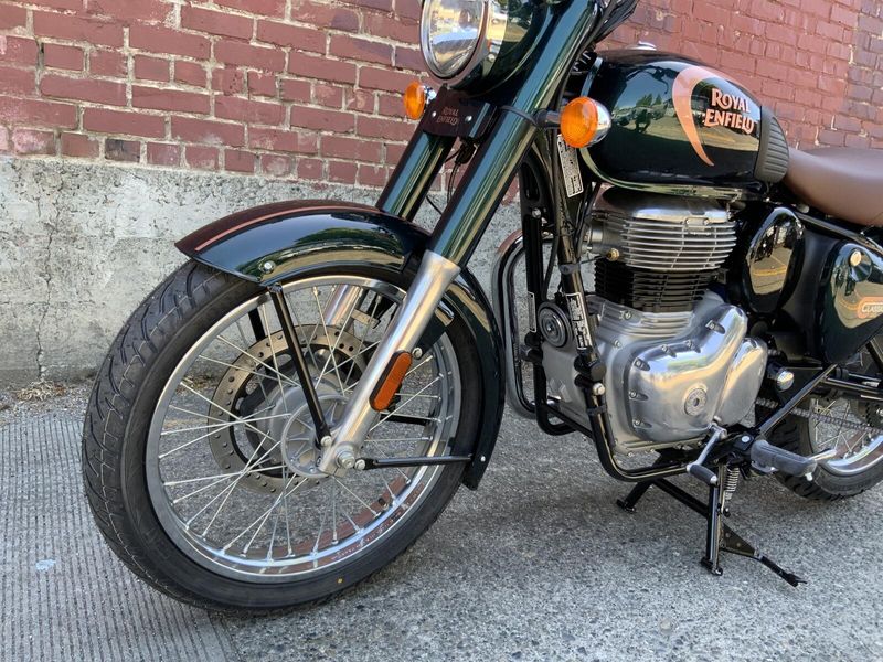 New 2024 Royal Enfield CLASSIC 350 HALCYON GREEN 