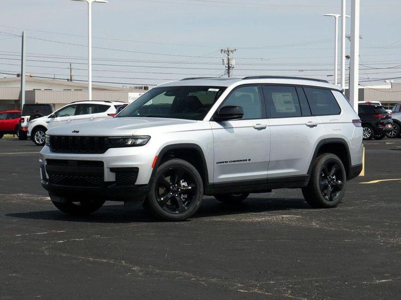 2025 Jeep Grand Cherokee L Altitude X 4x4Image 5