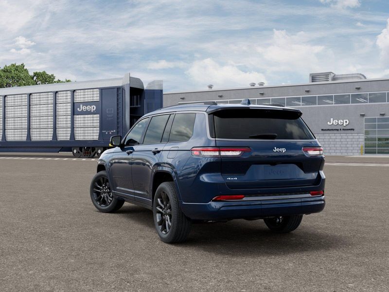 New 2026 Jeep Grand Cherokee L Limited Reserve 4x4Image 3