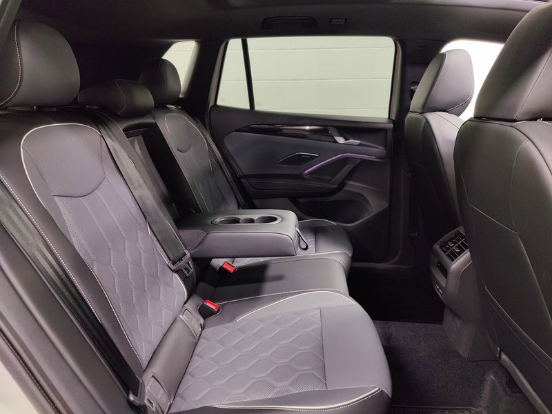 Used 2025 Volkswagen Tiguan SEL R-Line AWD w/Sunroof/NavImage 22