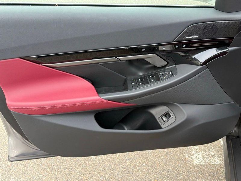 Used 2025 BMW 5 Series 530iImage 18