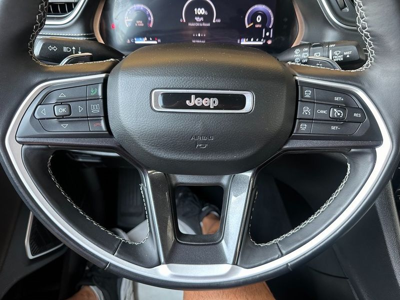 2021 Jeep Grand Cherokee L LaredoImage 3