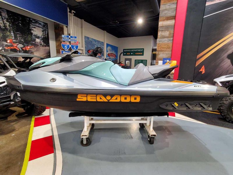 2025 Sea-Doo GTI SE 130 Image 9