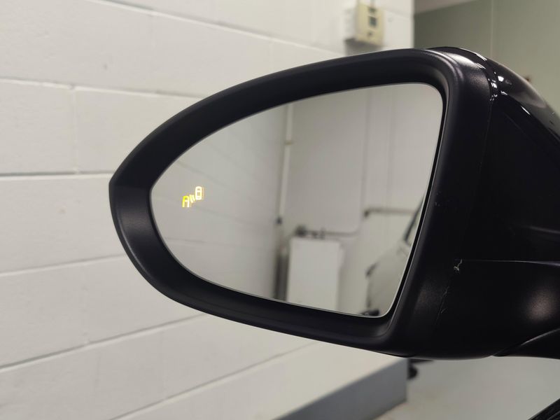 Used 2025 Volkswagen Jetta SE w/SunroofImage 8