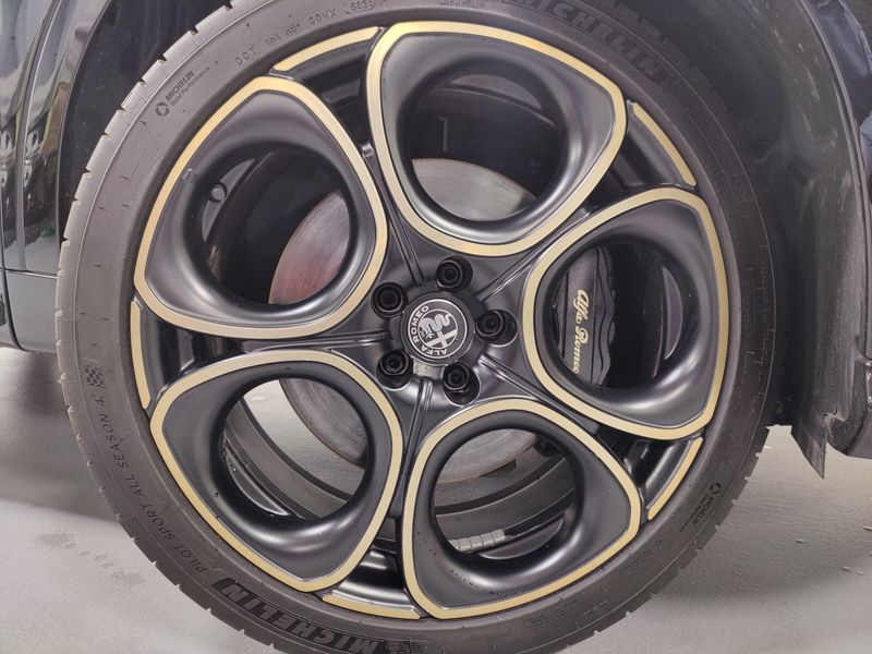 Used 2025 Alfa Romeo Tonale Intensa AWD w/SunroofImage 9