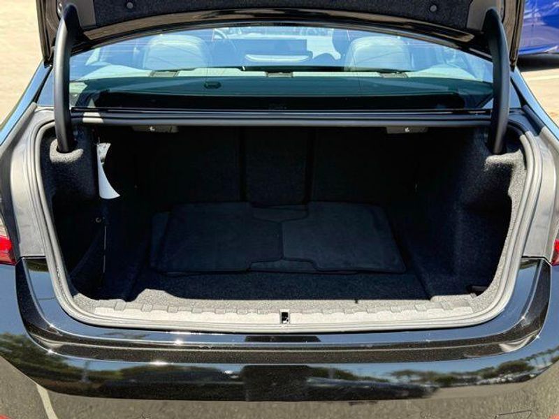 Used 2025 BMW 3 Series 330iImage 16