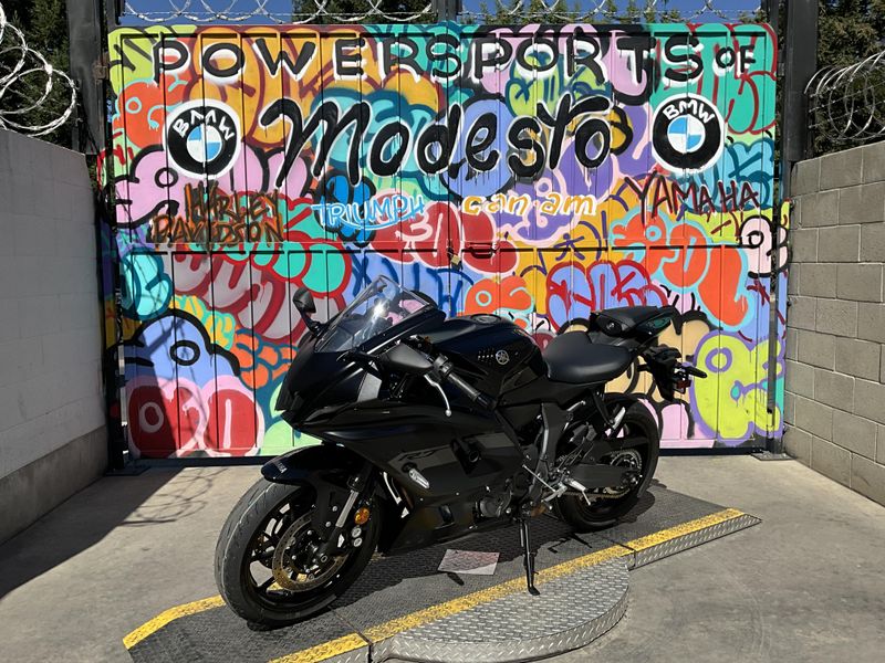 New 2025 Yamaha YZF-R7 Image 5
